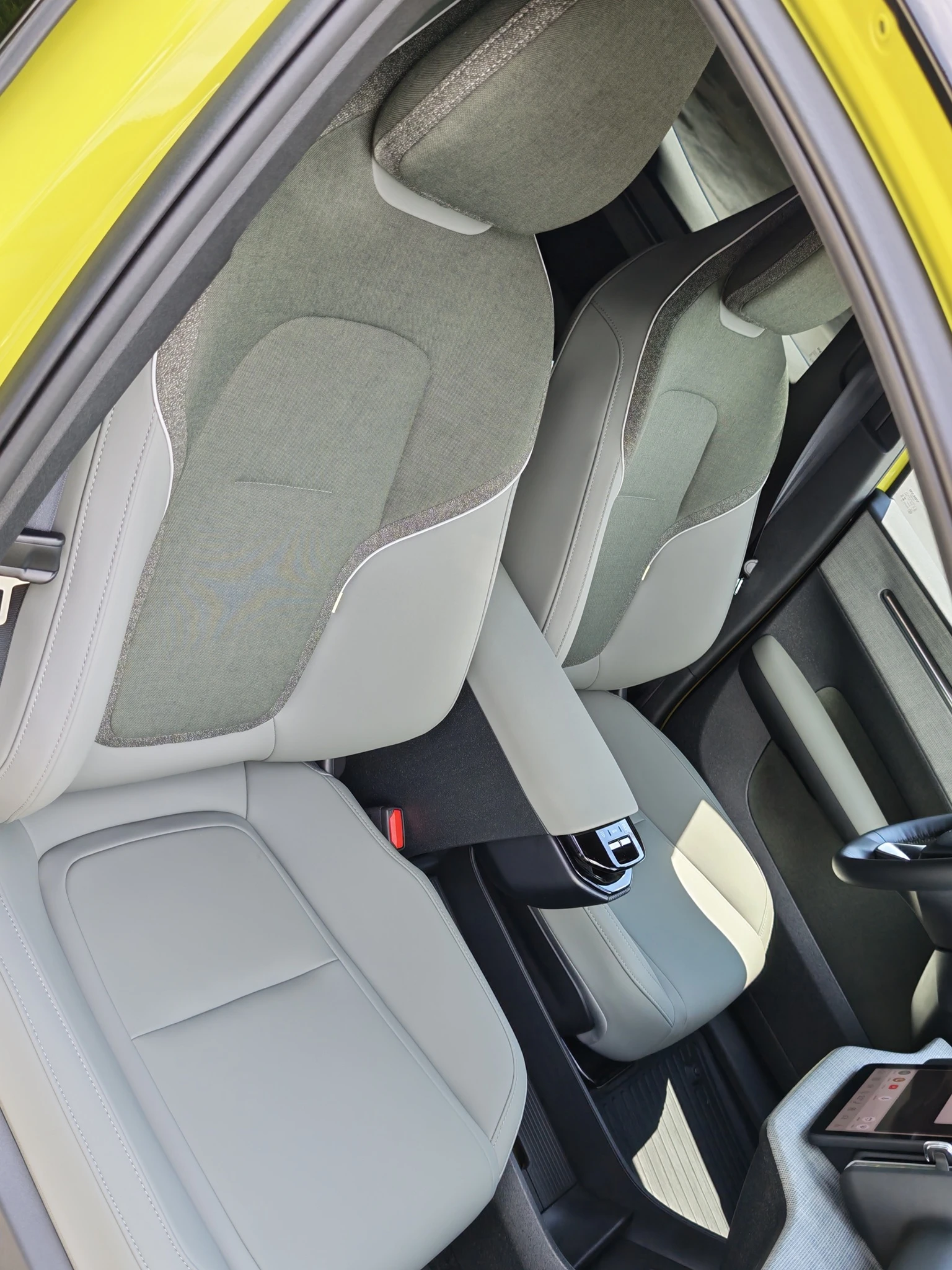 Volvo EX30 Extended Range Plus Moss Green, снимка 12 - Автомобили и джипове - 56556812