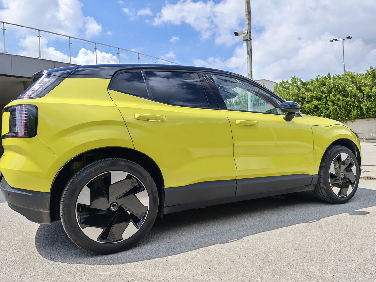 Volvo EX30 Extended Range Plus Moss Green, снимка 8 - Автомобили и джипове - 56556812