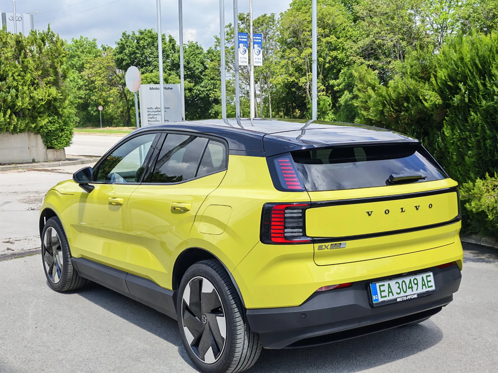 Volvo EX30 Extended Range Plus Moss Green, снимка 5 - Автомобили и джипове - 56556812
