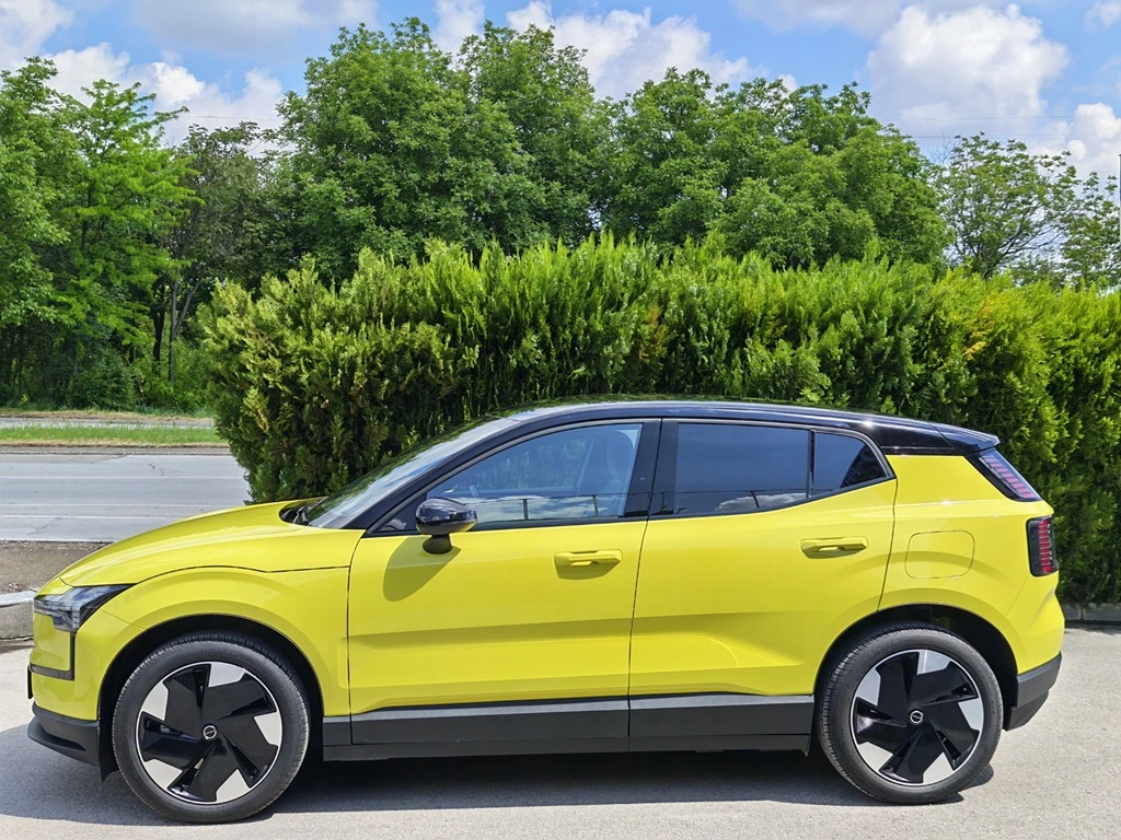 Volvo EX30 Extended Range Plus Moss Green, снимка 4 - Автомобили и джипове - 56556812