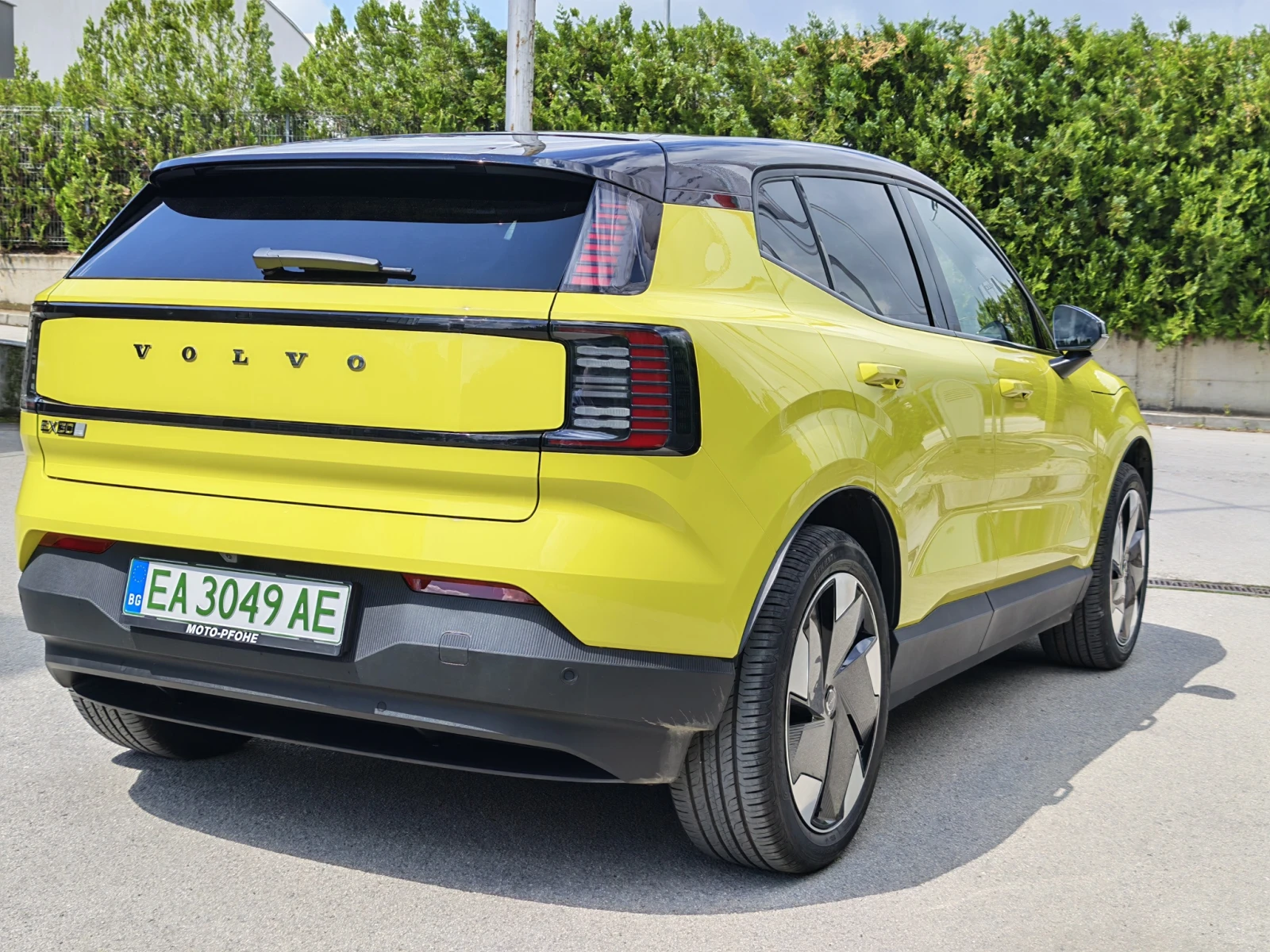 Volvo EX30 Extended Range Plus Moss Green, снимка 7 - Автомобили и джипове - 56556812
