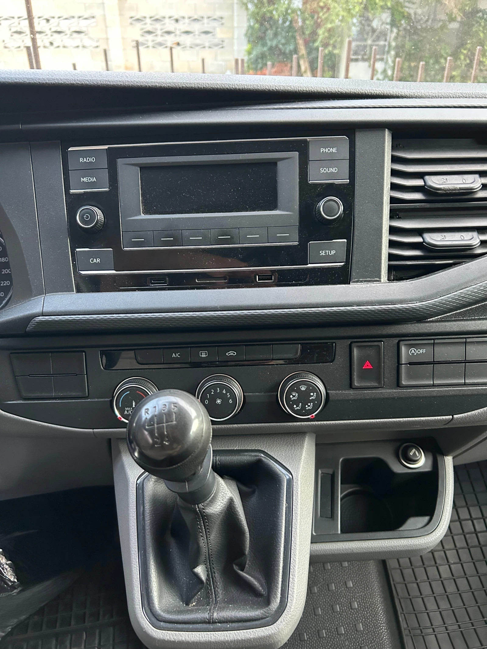 VW Transporter 2.0tdi 110kc Дълга база комби, снимка 9 - Бусове и автобуси - 56030613