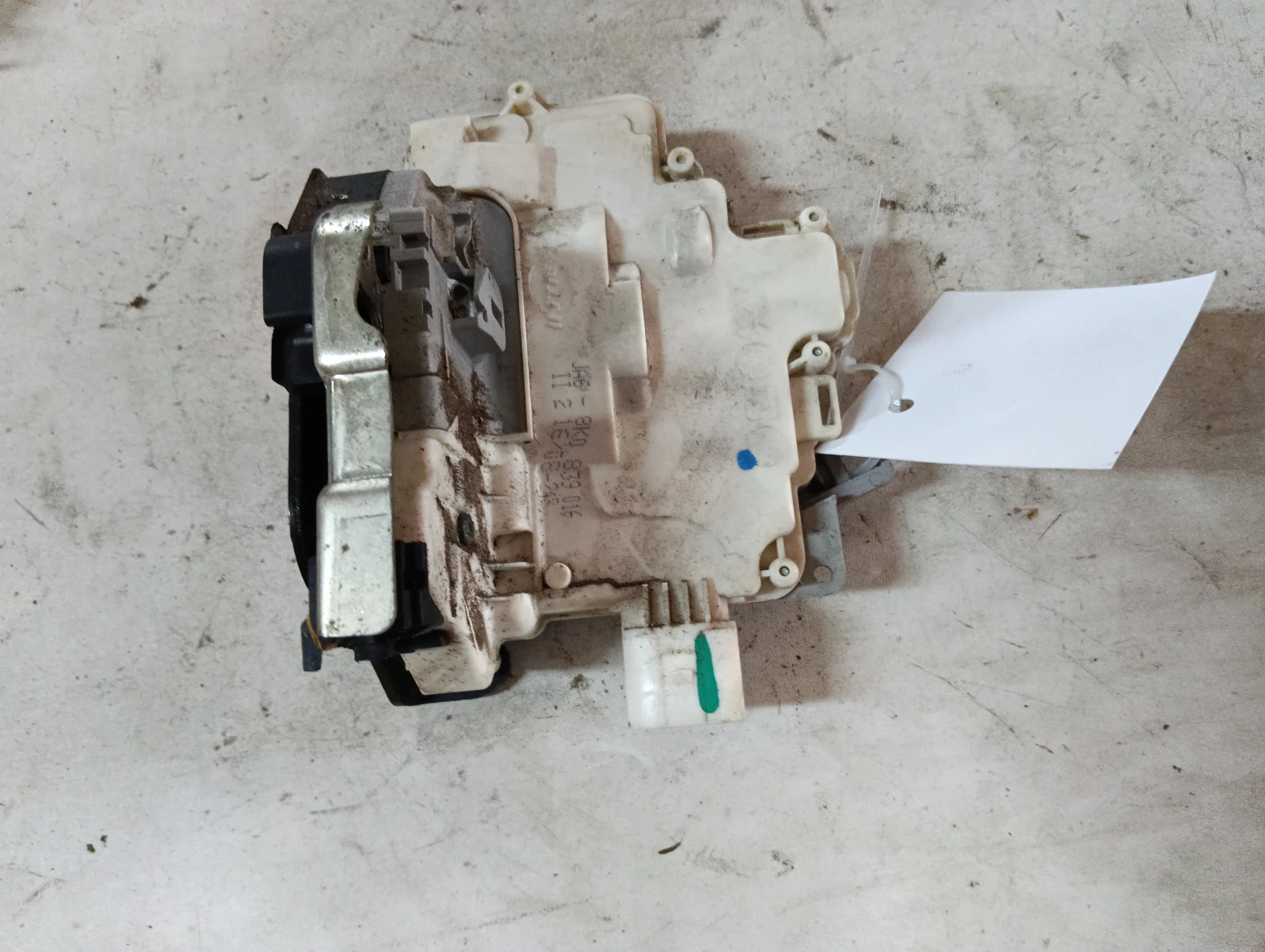 брава (задна дясна) 8K0839016 Audi A4
