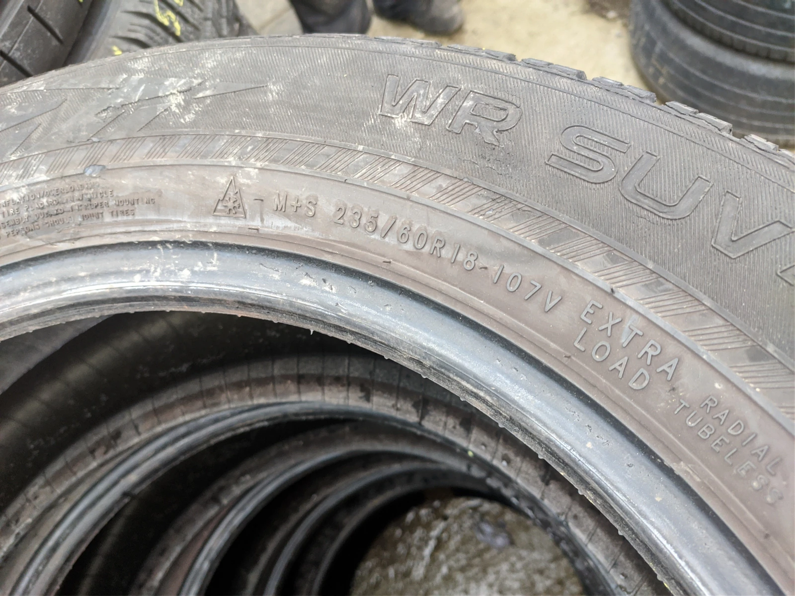 Гуми Зимни 235/60R18, снимка 7 - Гуми и джанти - 53961516