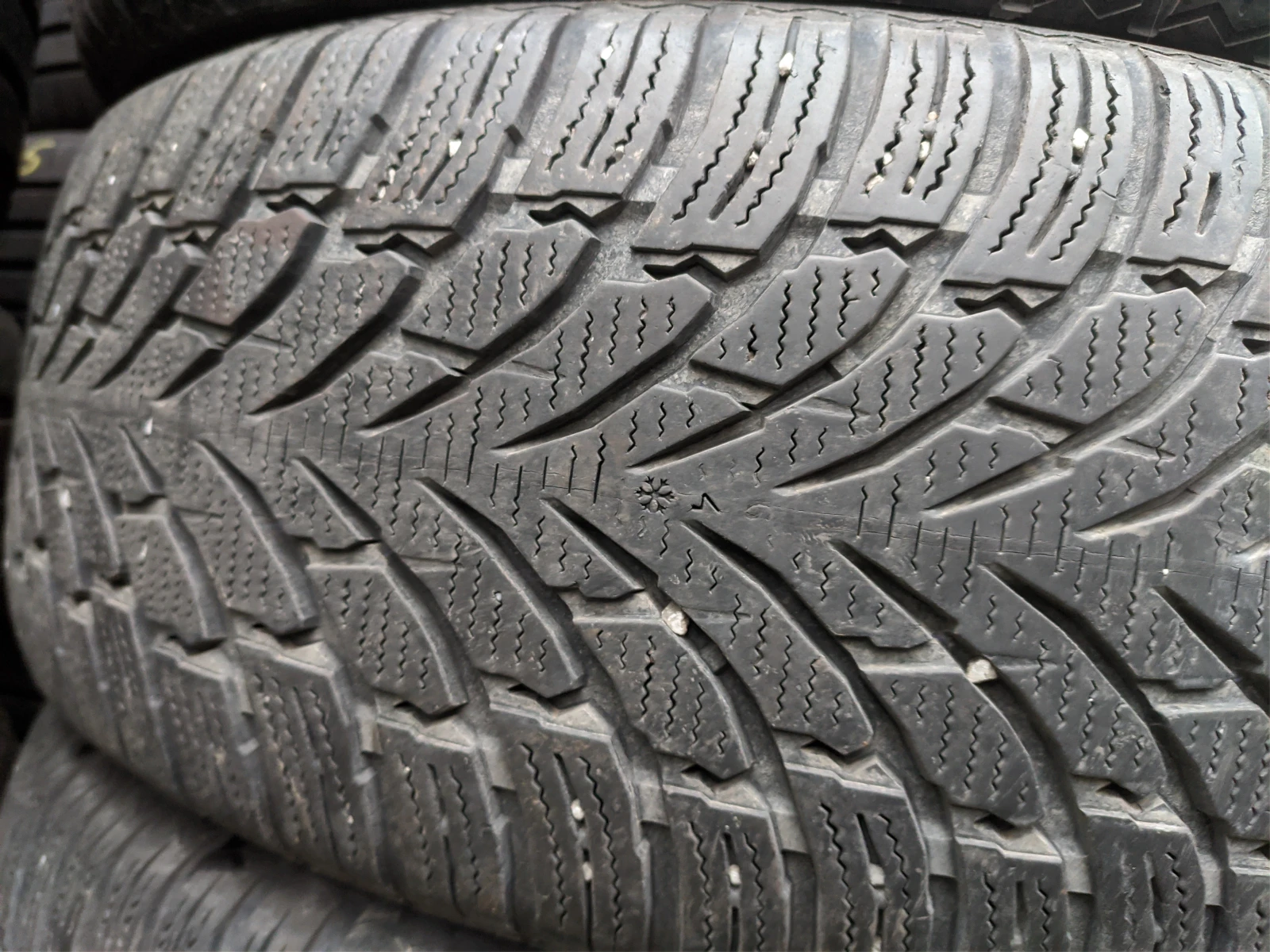 Гуми Зимни 235/60R18