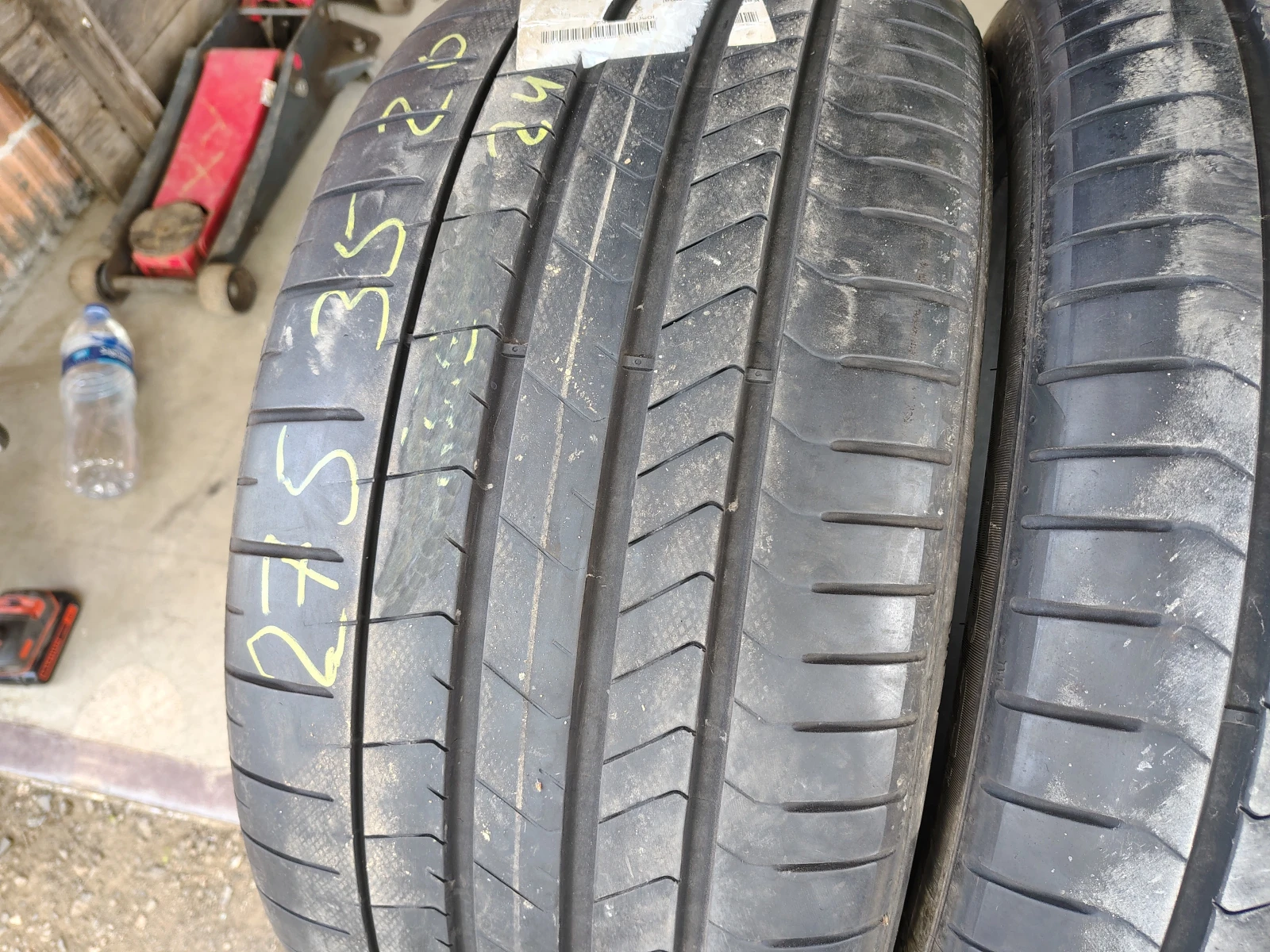 Гуми Летни 275/35R20, снимка 2 - Гуми и джанти - 55845735