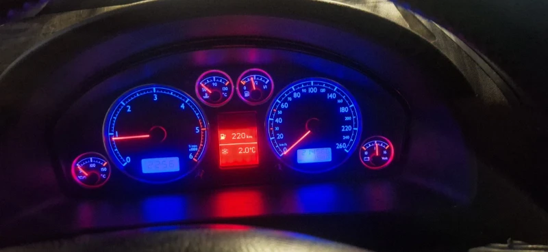 VW Sharan 1.9 TDI 131k.c, снимка 12 - Автомобили и джипове - 53221559