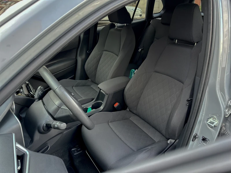 Toyota Corolla Cross 1.8Hybrid/ГАРАНЦИЯ, снимка 10 - Автомобили и джипове - 53263771
