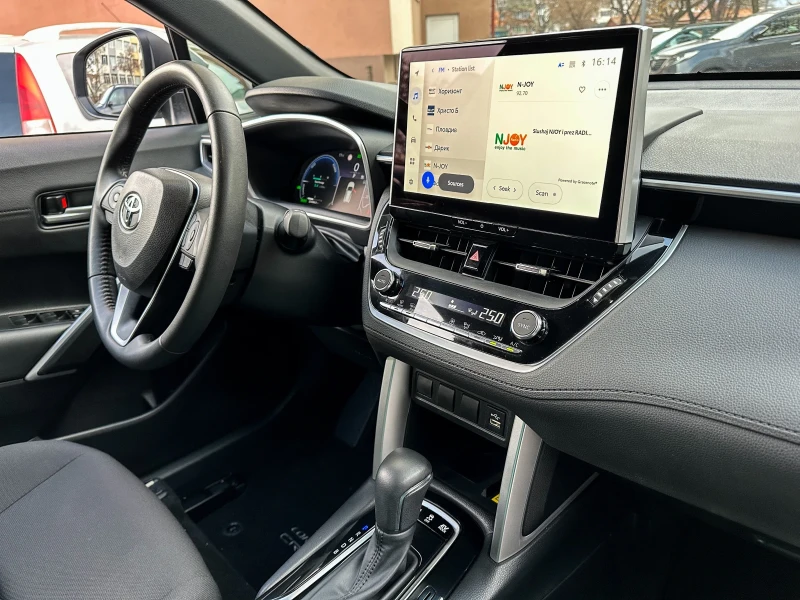 Toyota Corolla Cross 1.8Hybrid/ГАРАНЦИЯ, снимка 8 - Автомобили и джипове - 53263771