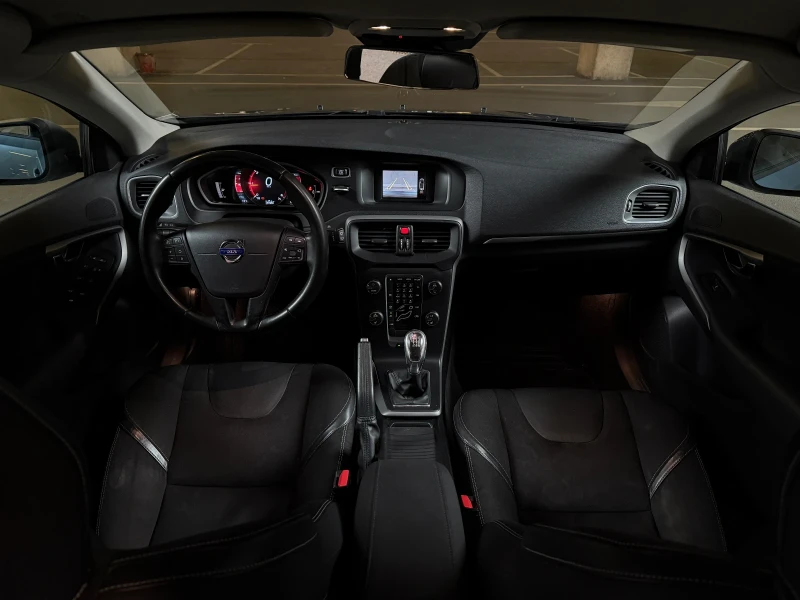 Volvo V40 НОВ ВНОС БЕЛГИЯ, снимка 8 - Автомобили и джипове - 53310706