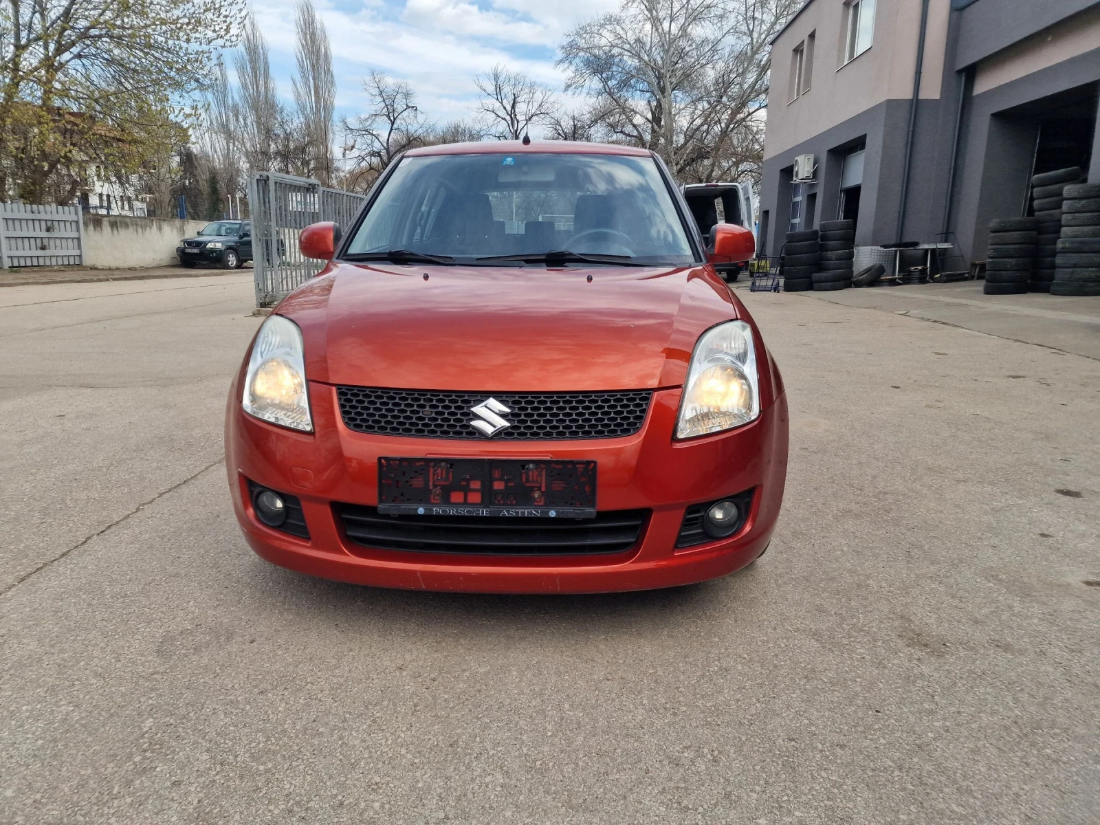 Suzuki Swift Клима, снимка 2 - Автомобили и джипове - 53990368