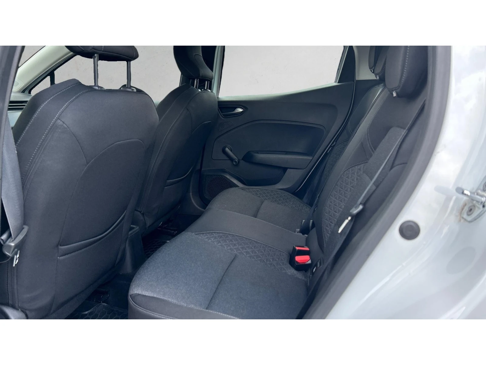 Renault Clio 1.0 TCe 100 A/T, Месечна вноска от 199  , снимка 12 - Автомобили и джипове - 54626772