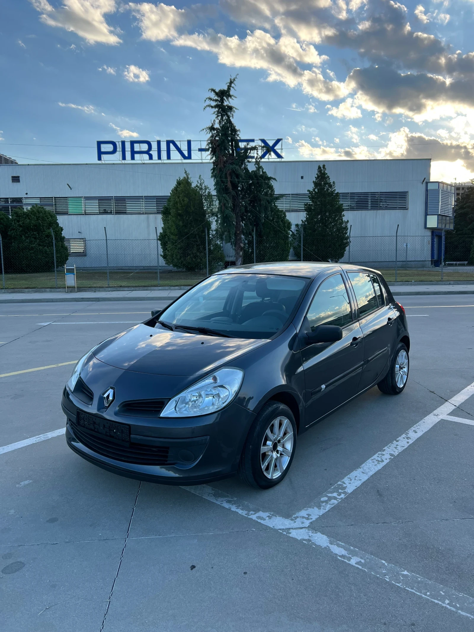 Renault Clio, снимка 2 - Автомобили и джипове - 54918441