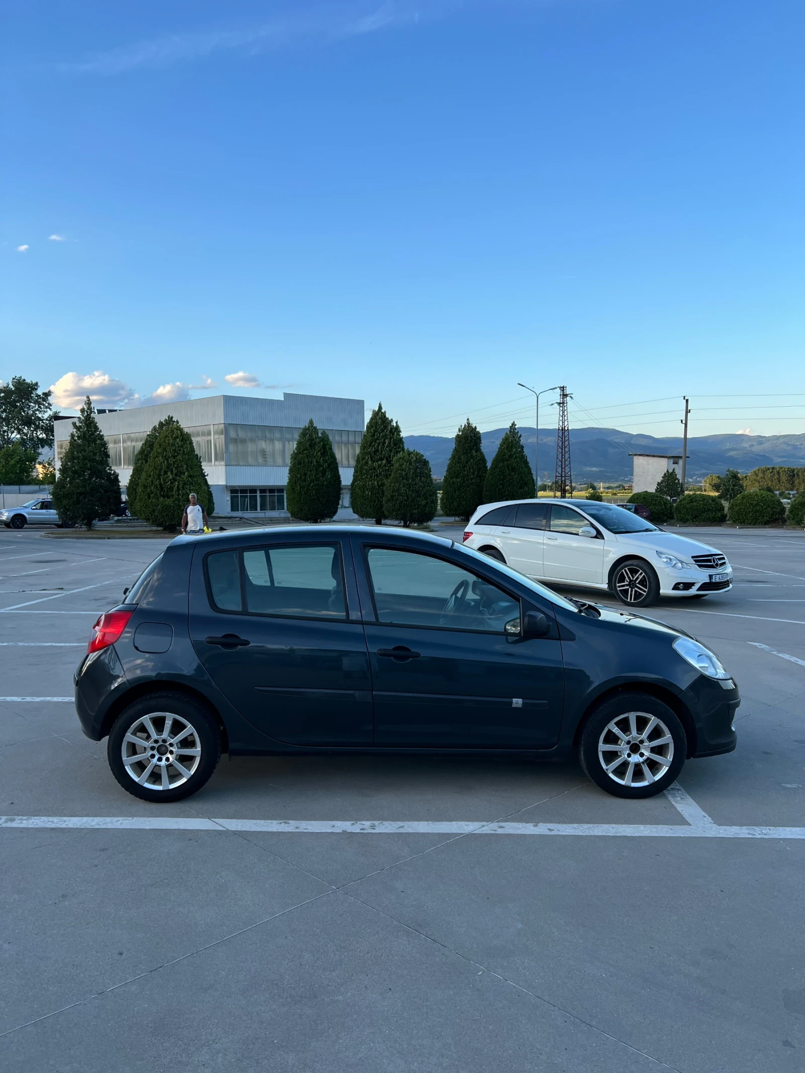 Renault Clio, снимка 4 - Автомобили и джипове - 54918441