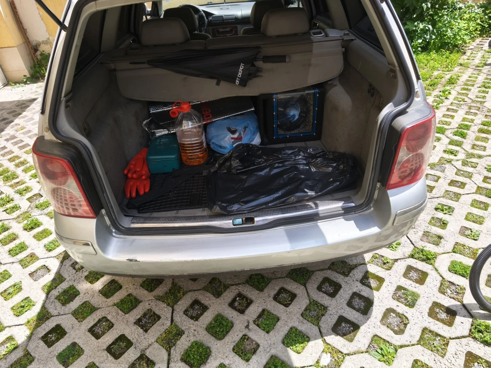 VW Passat 1.9 tdi, снимка 12 - Автомобили и джипове - 55836899