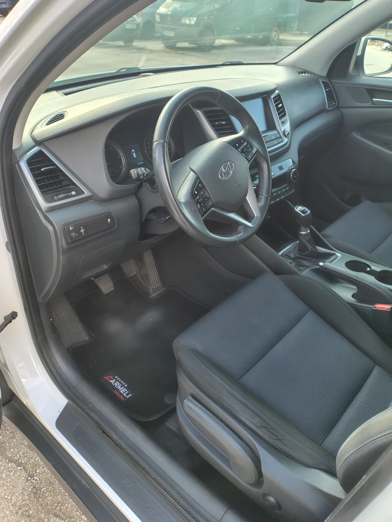 Hyundai Tucson 1.7 CRDI, снимка 13 - Автомобили и джипове - 52350536