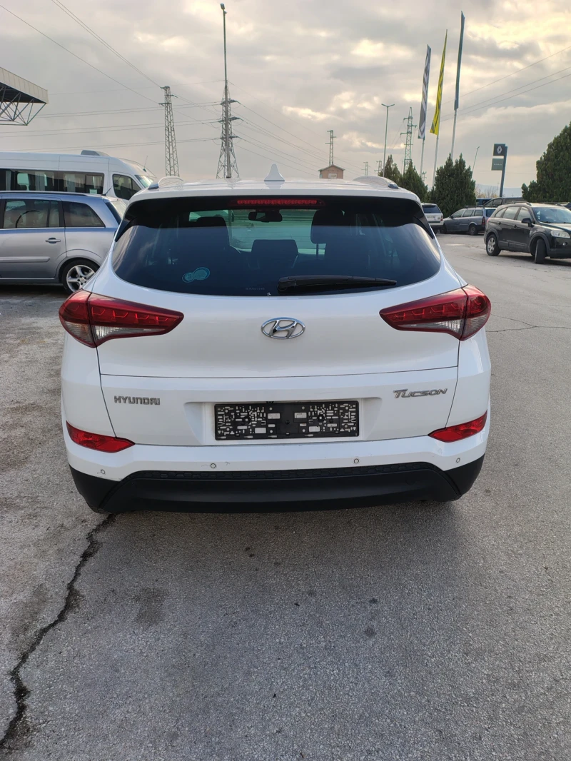 Hyundai Tucson 1.7 CRDI, снимка 4 - Автомобили и джипове - 52350536