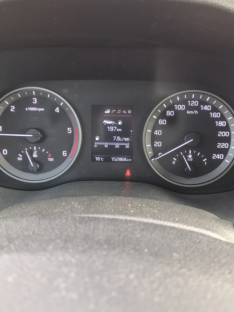 Hyundai Tucson 1.7 CRDI, снимка 7 - Автомобили и джипове - 52350536