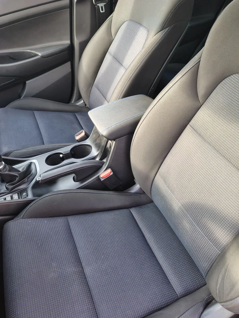 Hyundai Tucson 1.7 CRDI, снимка 12 - Автомобили и джипове - 52350536