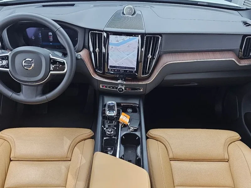Volvo XC60 2Nd Generation T8 Ultimate Bright, снимка 6 - Автомобили и джипове - 55012349