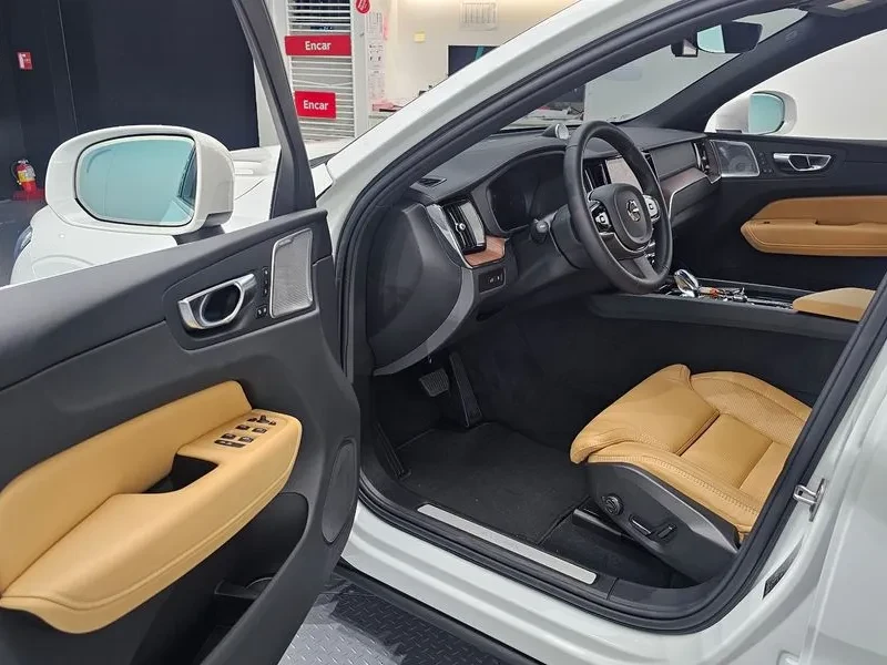 Volvo XC60 2Nd Generation T8 Ultimate Bright, снимка 9 - Автомобили и джипове - 55012349