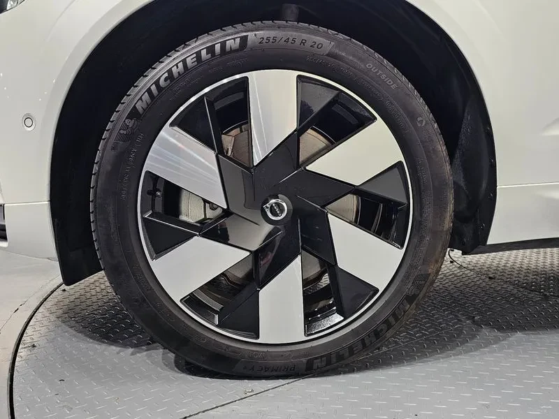 Volvo XC60 2Nd Generation T8 Ultimate Bright, снимка 4 - Автомобили и джипове - 55012349