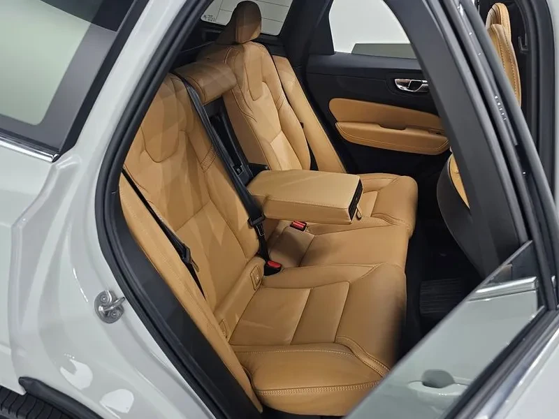 Volvo XC60 2Nd Generation T8 Ultimate Bright, снимка 10 - Автомобили и джипове - 55012349