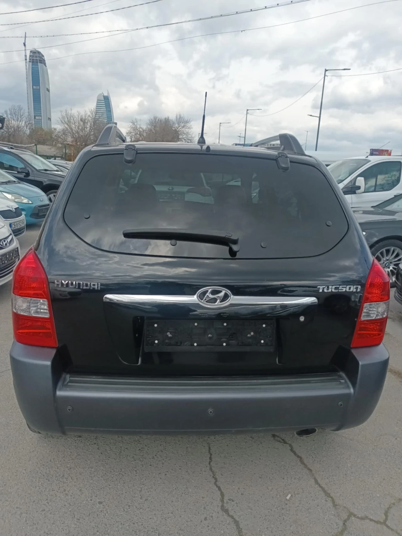 Hyundai Tucson 2.0 БЕНЗИН РЕАЛНИ КИЛОМЕТРИ  - изображение 2