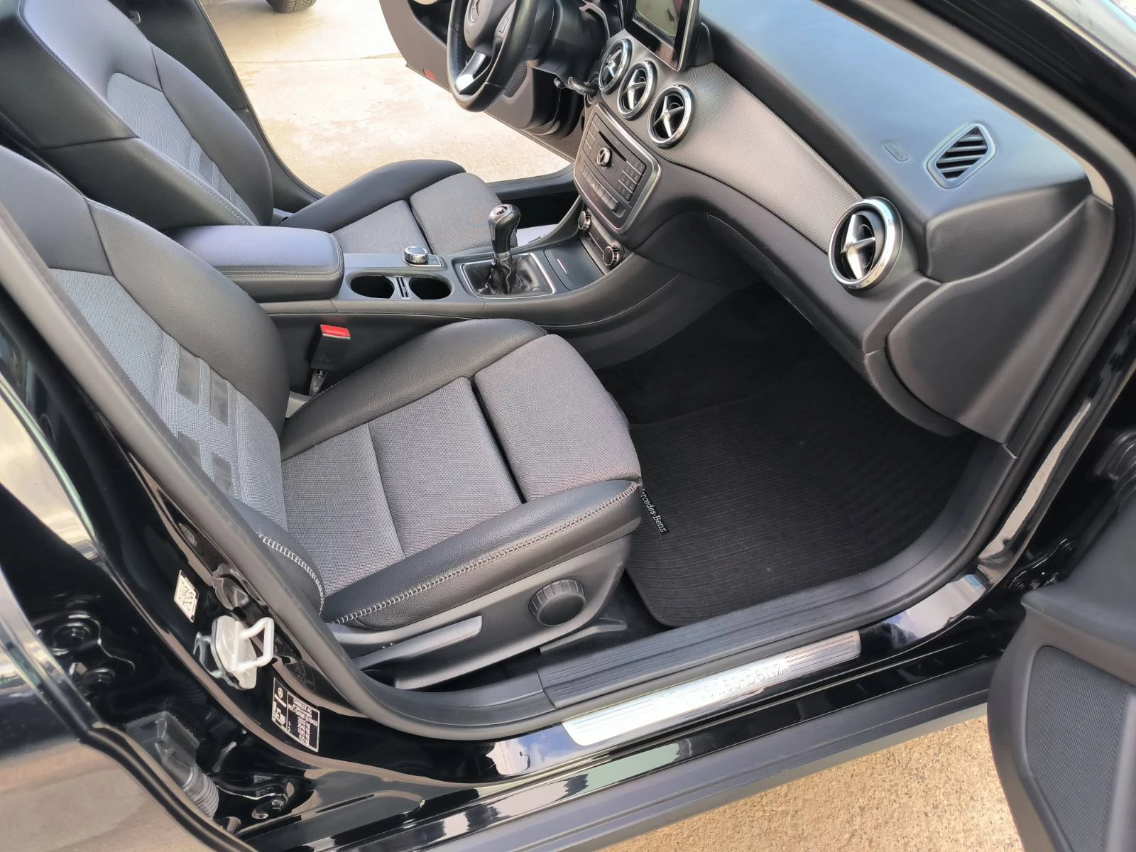 Mercedes-Benz GLA 200 2.2d-Navi-Kamera-Euro-6B-6sk. | Mobile.bg � ����������� 17