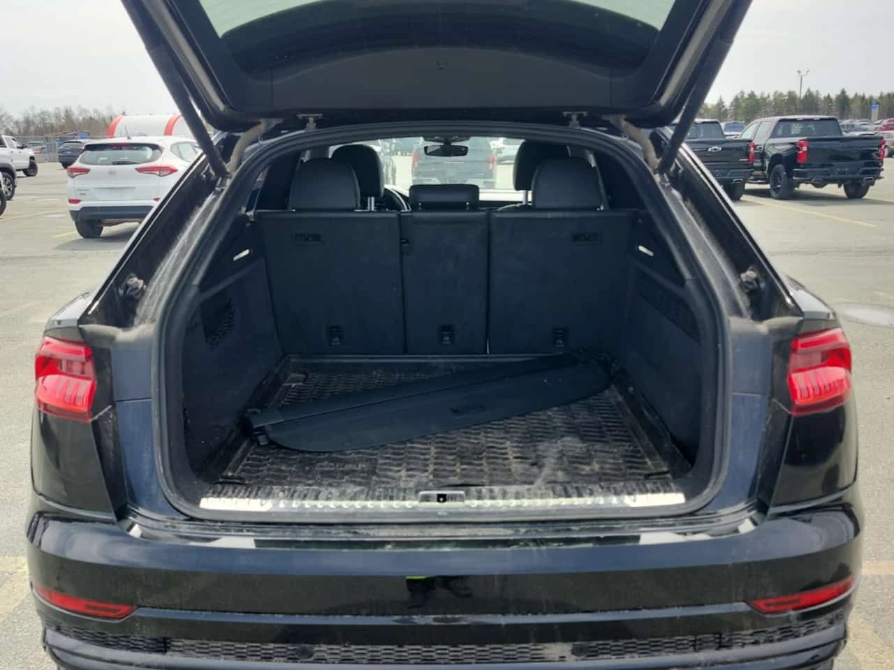 Audi Q8 * TECHNIK * CARFAX * Без инциденти * От VW * , снимка 13 - Автомобили и джипове - 54775125