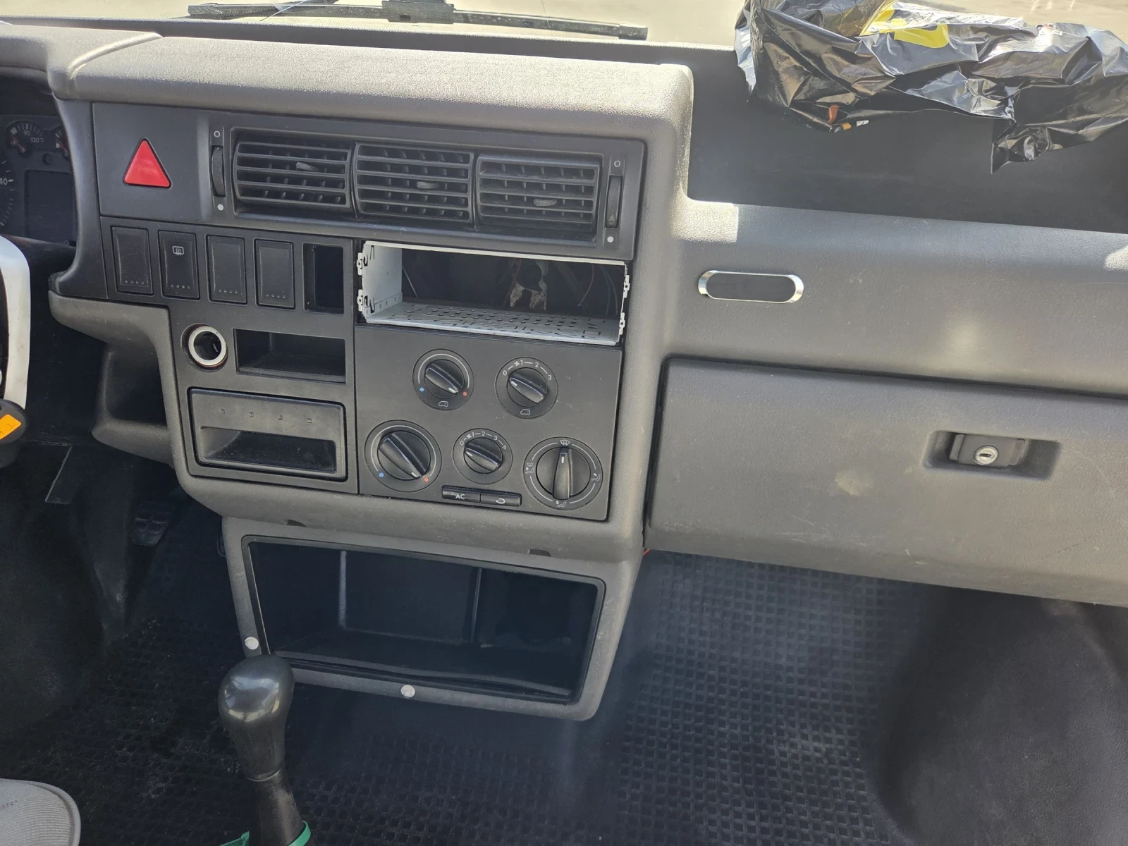 VW Transporter 8+ 1 2.5 102 кс* КЛИМА * МАКСИ , снимка 10 - Бусове и автобуси - 53768704