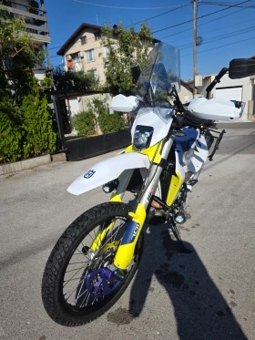     Husqvarna Svartpilen 701 Enduro (  )