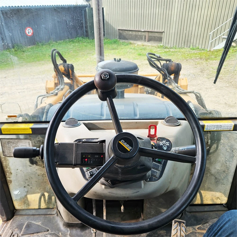 Багер Case  695 Super R, снимка 5 - Индустриална техника - 53917810