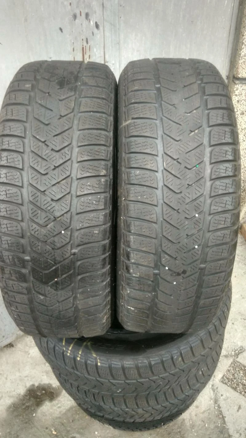 Гуми Зимни 215/65R16, снимка 2 - Гуми и джанти - 23557593