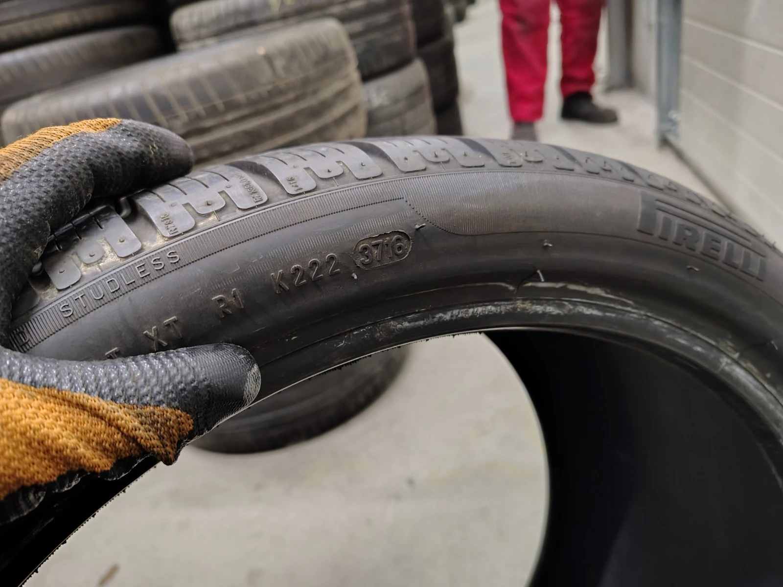 Гуми Зимни 295/30R19, снимка 6 - Гуми и джанти - 53941515