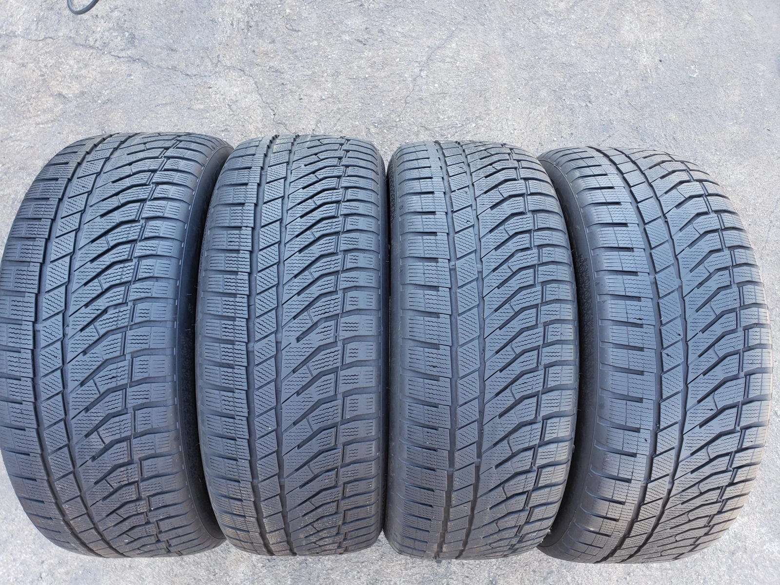 Гуми Зимни 245/50R18, снимка 2 - Гуми и джанти - 56095890