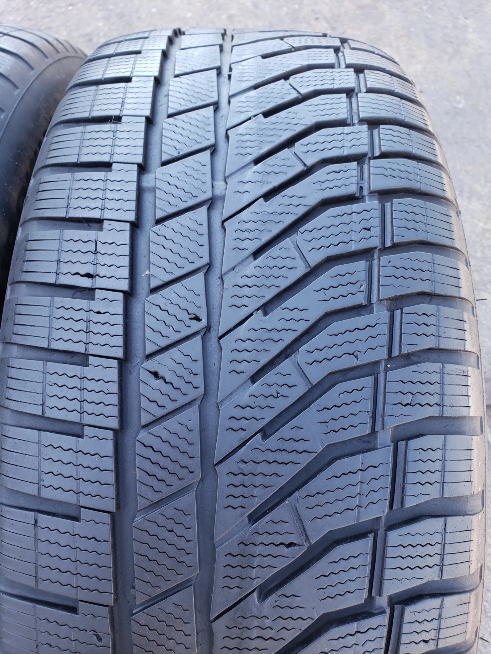 Гуми Зимни 245/50R18