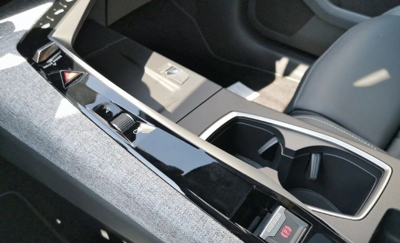 Peugeot 3008 ELECTRO/210HP/GT/360/PANO/NAVI/LED/AMBI/KLESS/568v, снимка 16 - Автомобили и джипове - 50565782