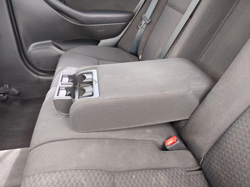 Toyota Avensis, снимка 16 - Автомобили и джипове - 51857161