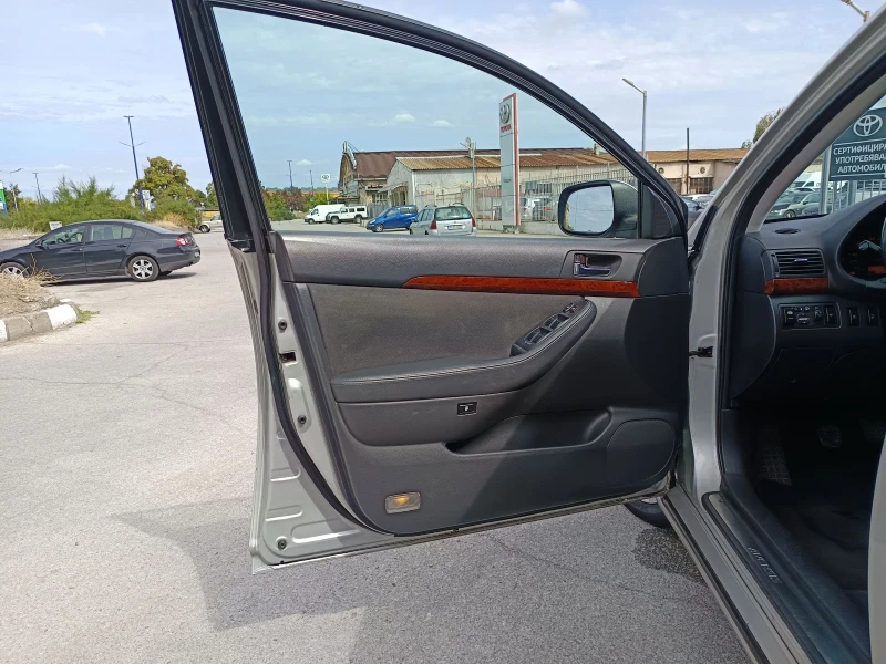 Toyota Avensis, снимка 11 - Автомобили и джипове - 51857161