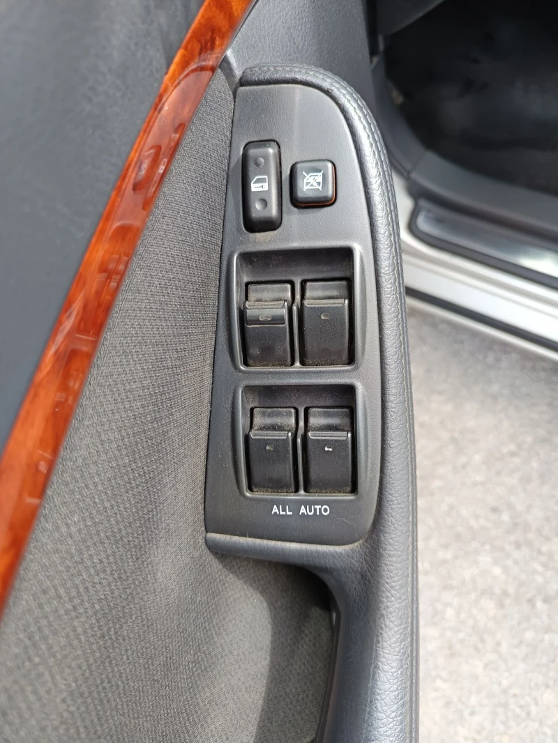 Toyota Avensis, снимка 12 - Автомобили и джипове - 51857161