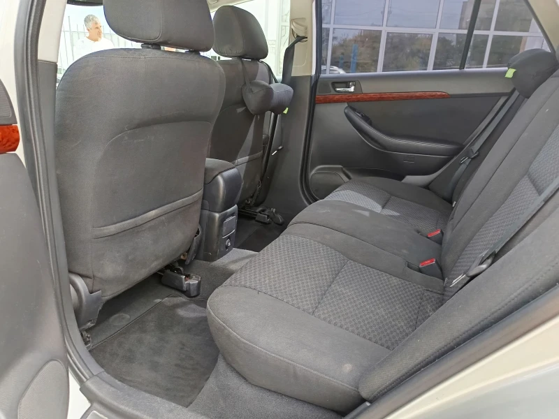 Toyota Avensis, снимка 15 - Автомобили и джипове - 51857161