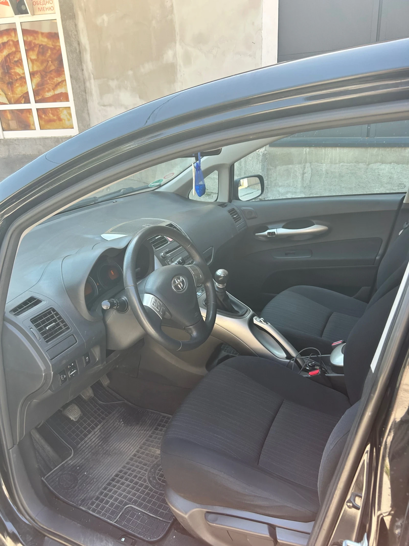 Toyota Auris  - изображение 4
