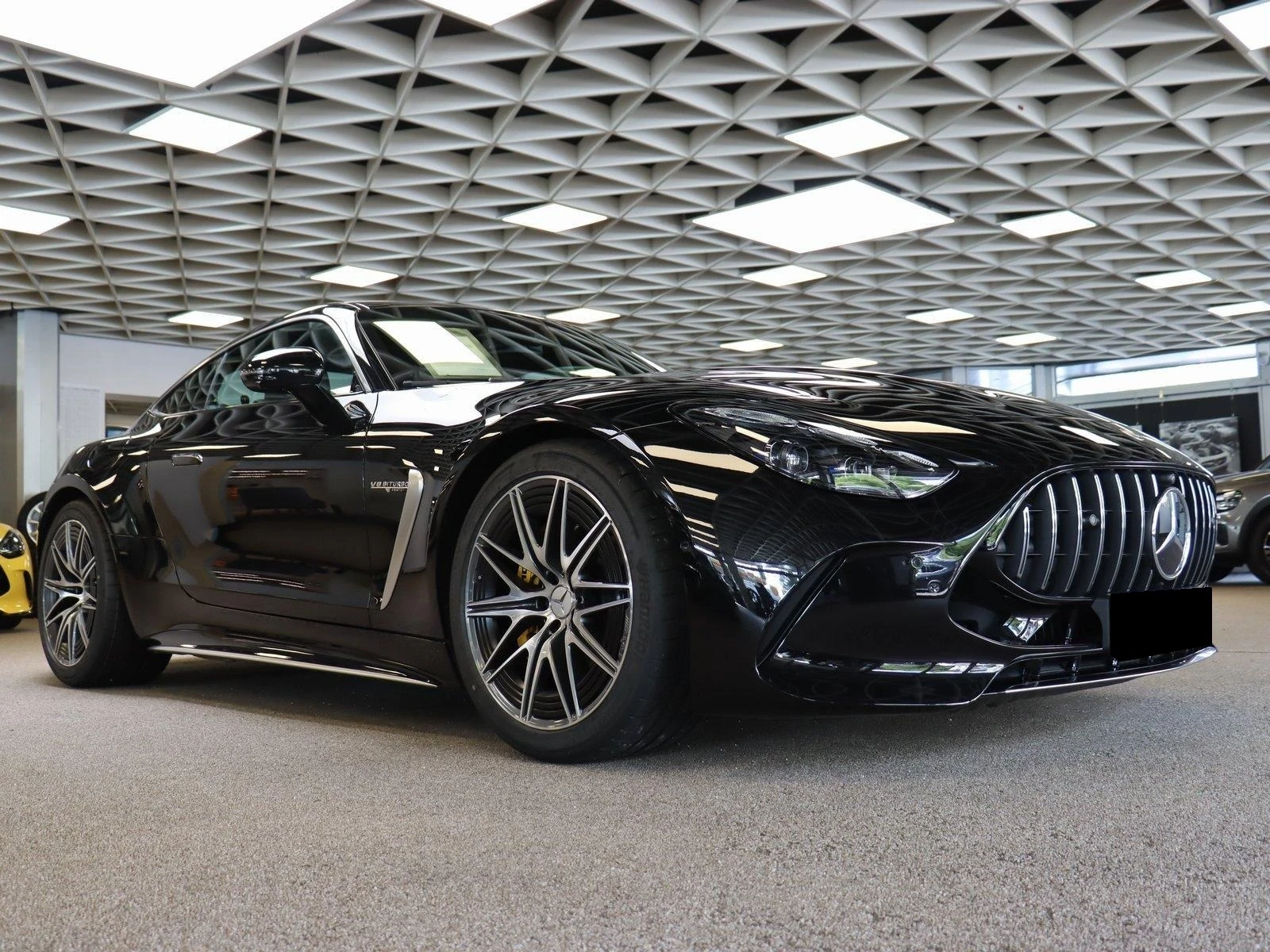 Mercedes-Benz AMG GT 63 4-MATIC+ COUPE BURMESTER ACTIVE-RIDE 360  - изображение 3