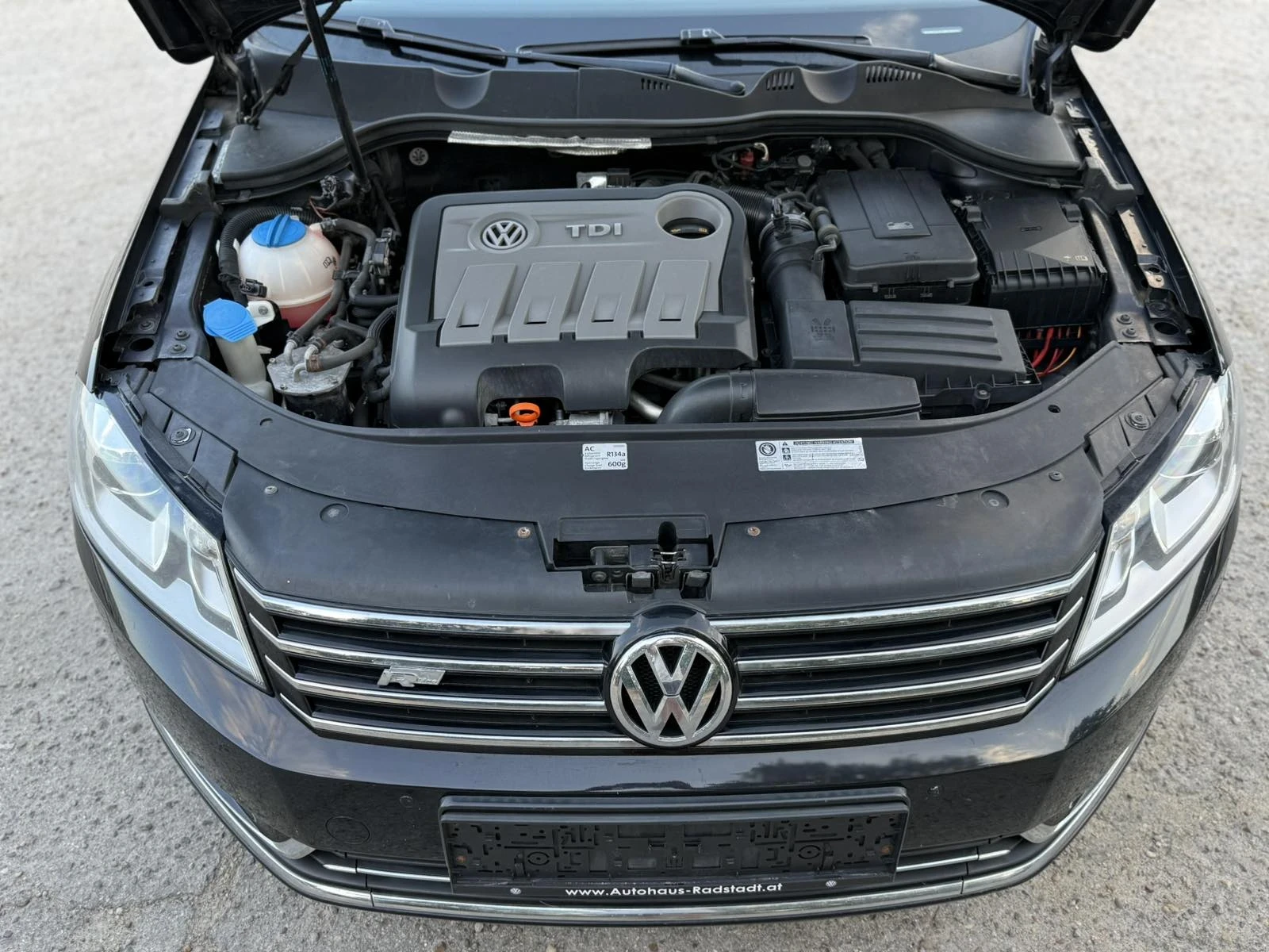 VW Passat 2.0 tdi HIGHLINE R-Line - изображение 9