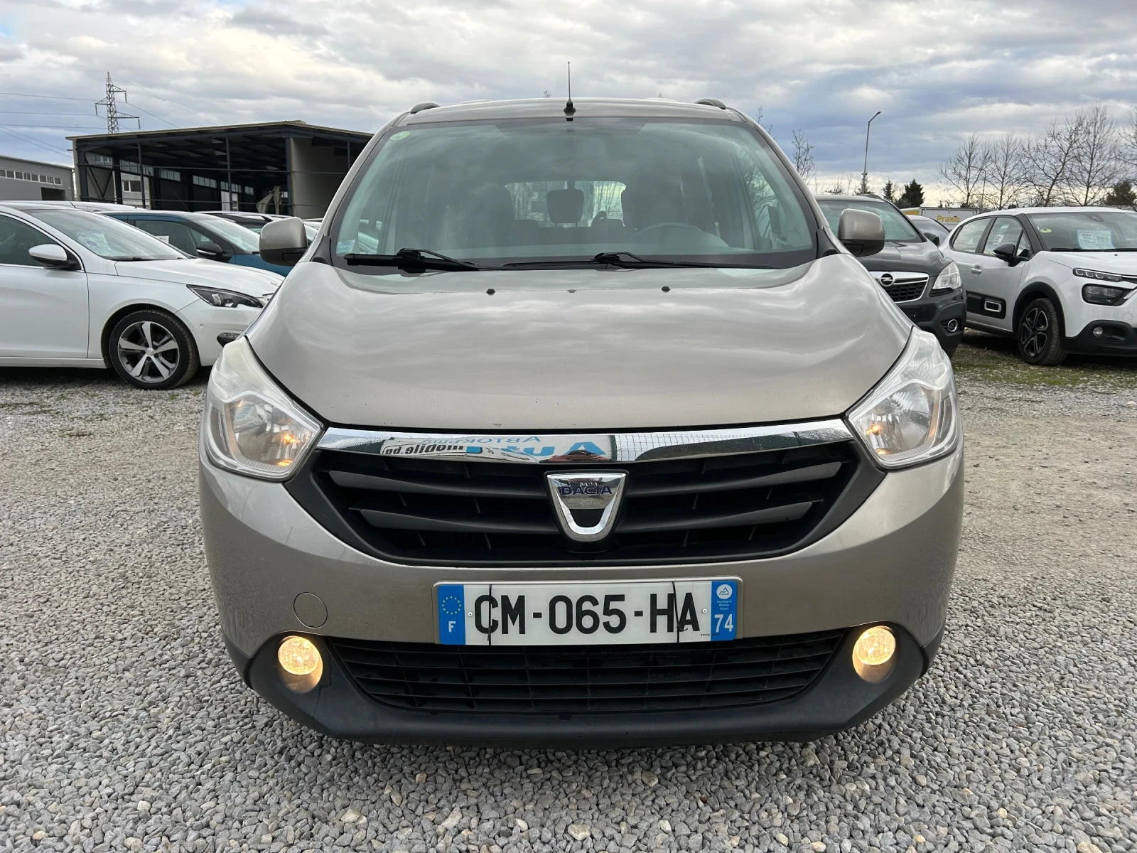 Dacia Lodgy 1.5DCi/ 7 �����/110�.�./6 �������� | Mobile.bg � ����������� 7