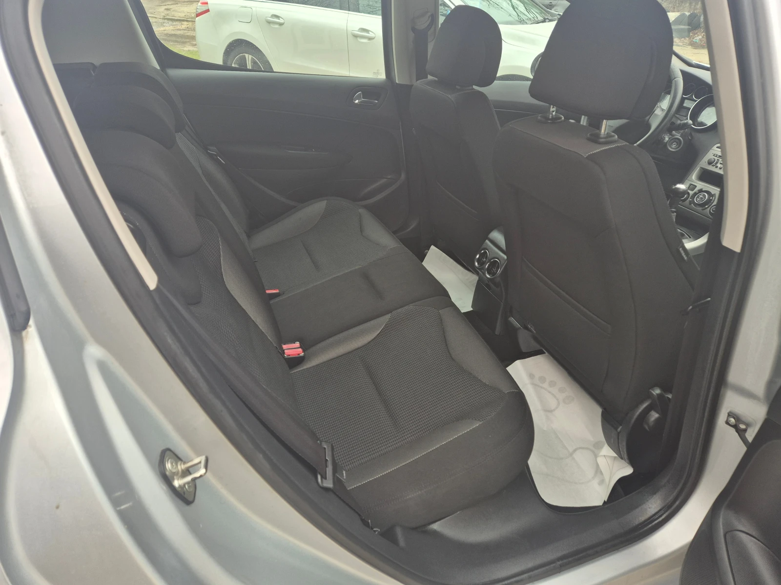 Peugeot 308 1.6 HDI  - изображение 9