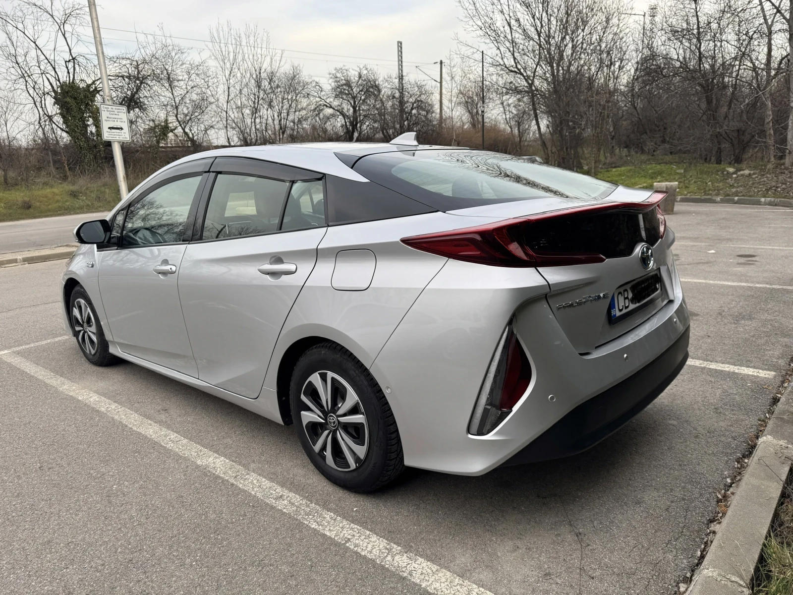 Toyota Prius FACELIFT 1.8 Plug in Hybrid, снимка 3 - Автомобили и джипове - 53713349