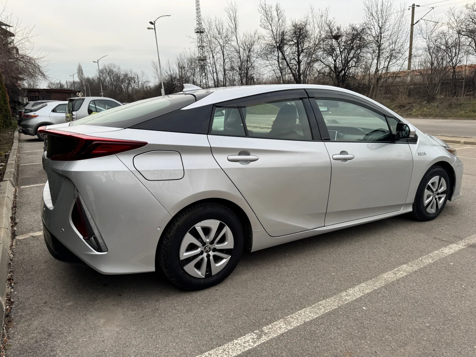 Toyota Prius FACELIFT 1.8 Plug in Hybrid, снимка 5 - Автомобили и джипове - 53713349