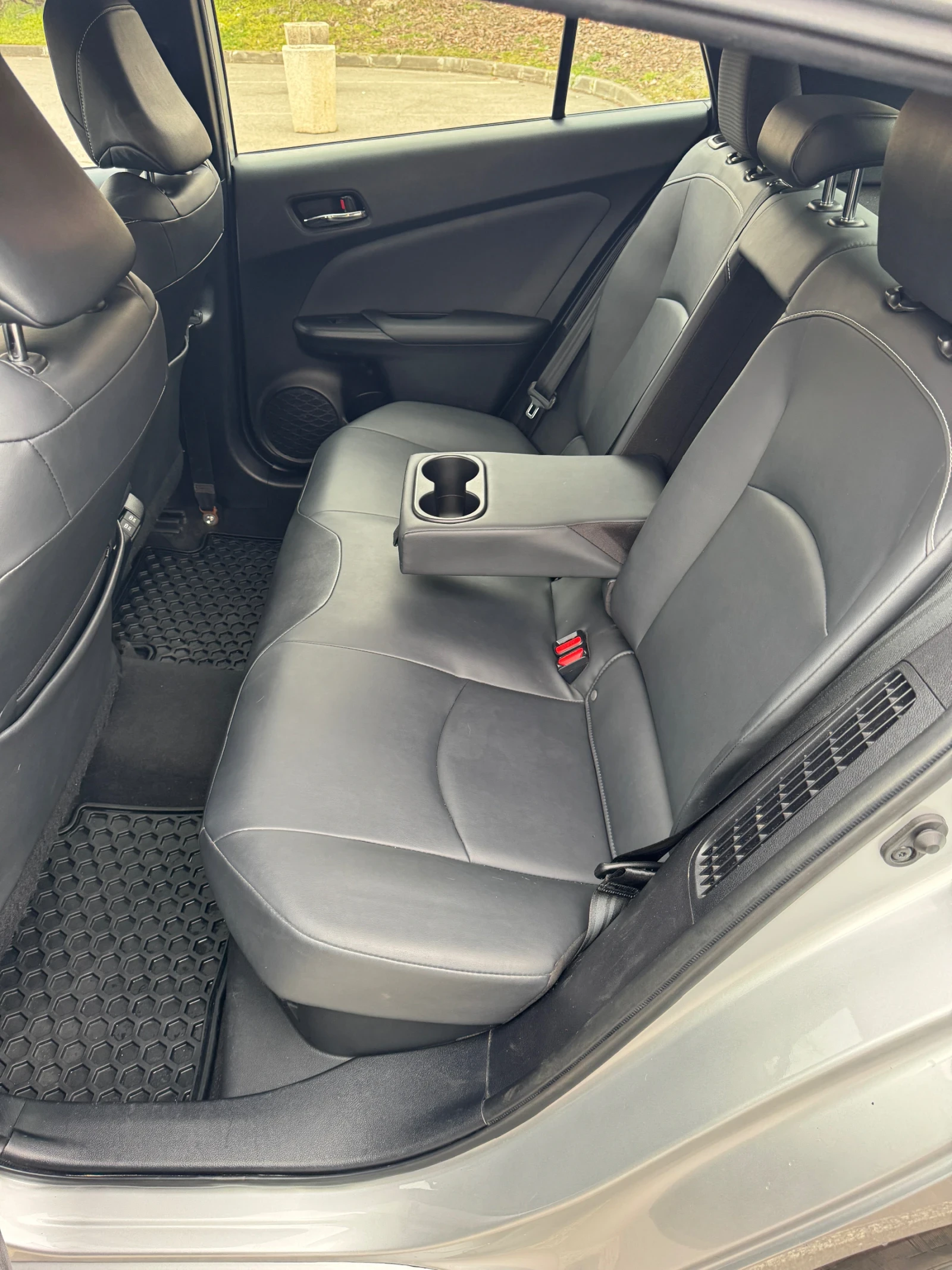 Toyota Prius FACELIFT 1.8 Plug in Hybrid, снимка 15 - Автомобили и джипове - 53713349